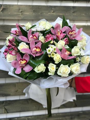 Букет цветов из: Розы и Хризантемы в Борки