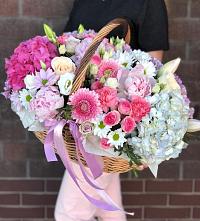 Композиция солнечный день в Борки Цветочная композиция из Розы, Хризантемы, Пионы и Лизиантусы в корзине в Борки