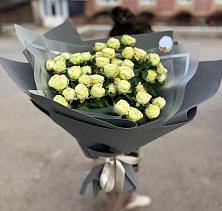 Букет Белые кустовые розы Солинеро в Борки