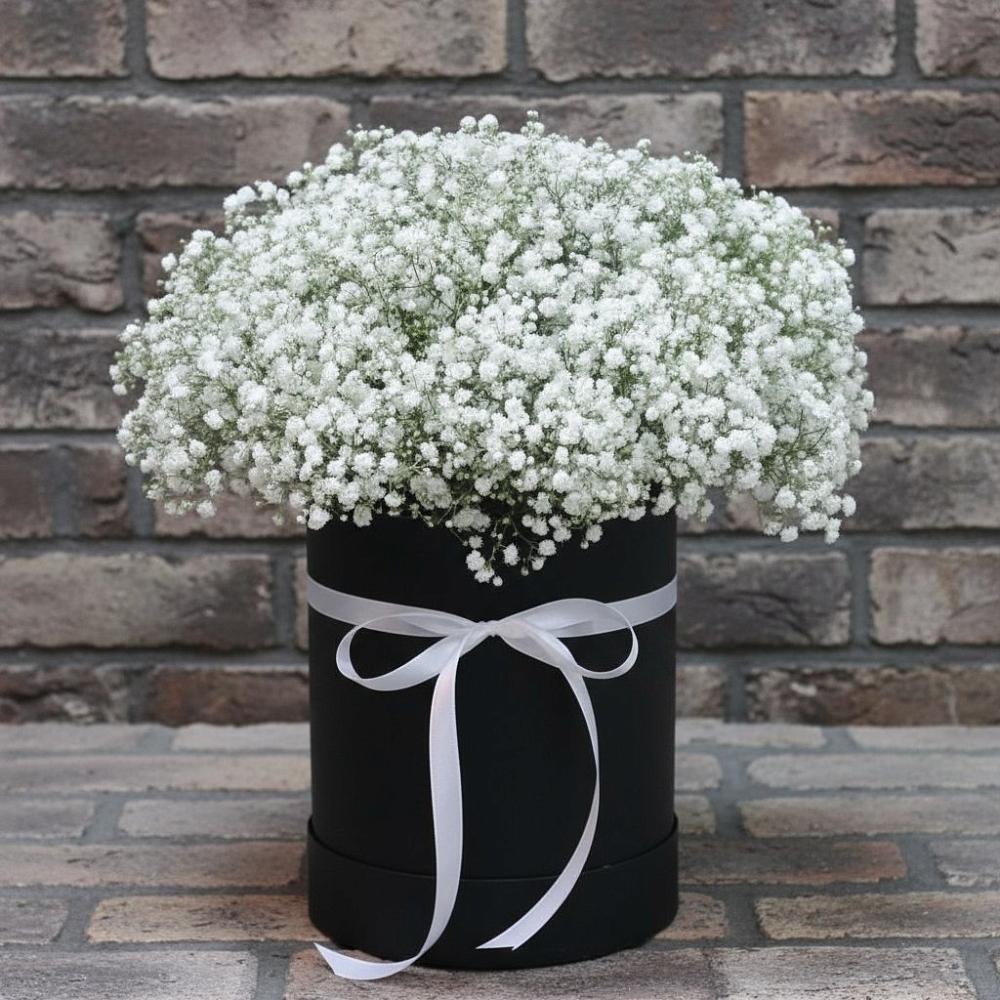 Цветочная композиция из Гипсофила в шляпной коробке в Борки