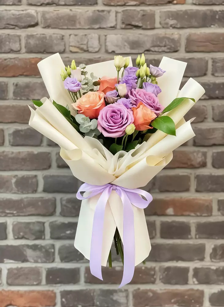 Букет цветов из: Лизиантусы и Розы в Борки