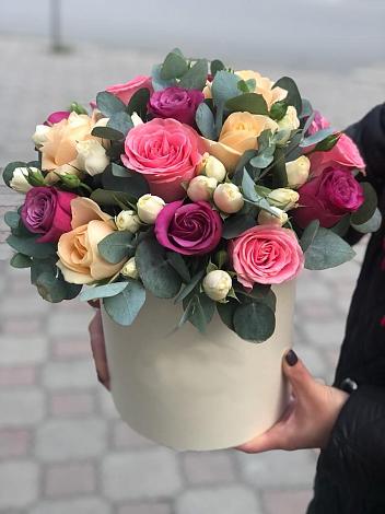 Цветочная композиция из Розы в шляпной коробке в Борки