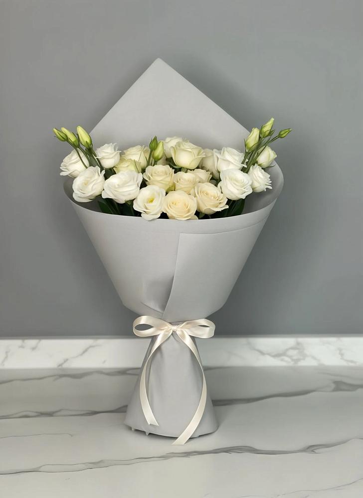 Букет цветов из: Розы и Лизиантусы в Борки