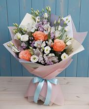 Букет цветов из:  Лизиантусы, Розы, Альстромерии и Гипсофила в Борки