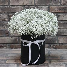 Цветочная композиция из Гипсофила в шляпной коробке в Борки