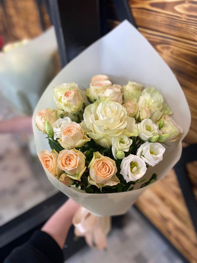 Букет цветов из: Розы и Лизиантусы в Борки